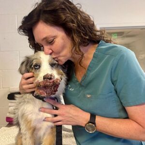 Dr. Jobe Bailey kissing Zia the dogs head